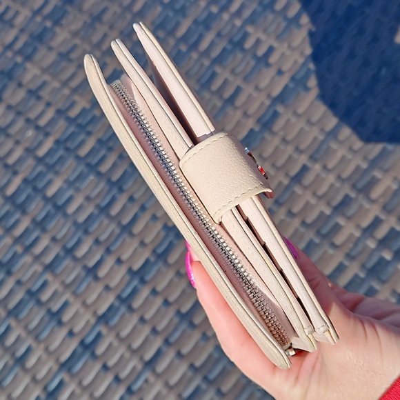 CHANEL Pink Caviar Leather Bifold Wallet Silver CC Zip - Picture 15 of 16